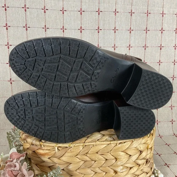 Clarks Collection Ultimate Comfort “Hollis Pearl” Mahogany Leather Ankle Boot 10 - Picture 5 of 7